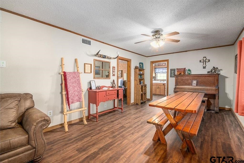 4588 Sh 110 Grand Saline TX 75140