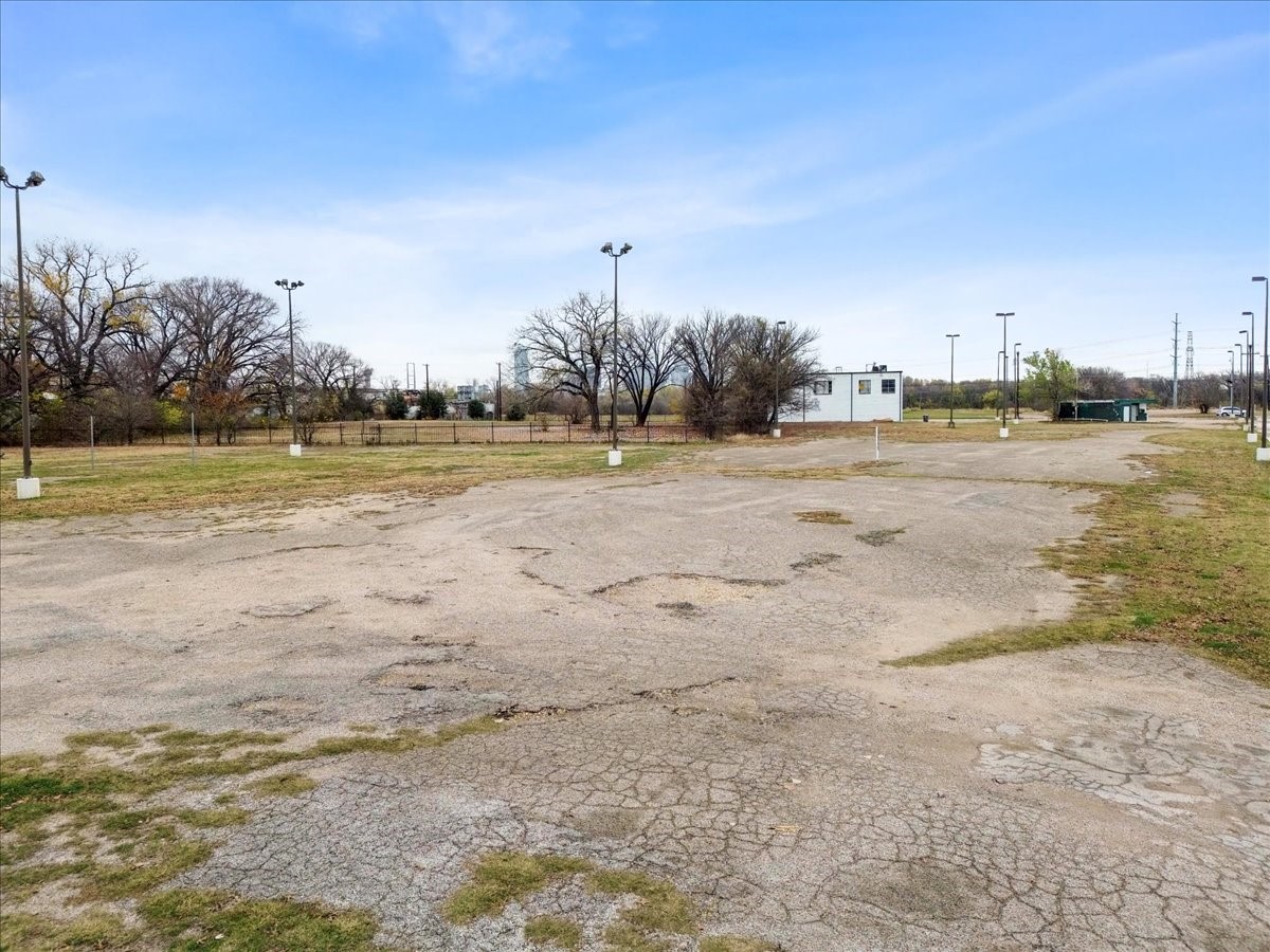 3333 Cedar Crest Boulevard Dallas TX 75203
