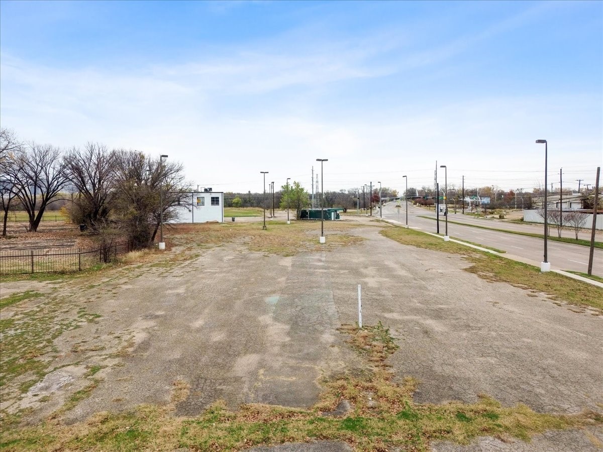 3333 Cedar Crest Boulevard Dallas TX 75203