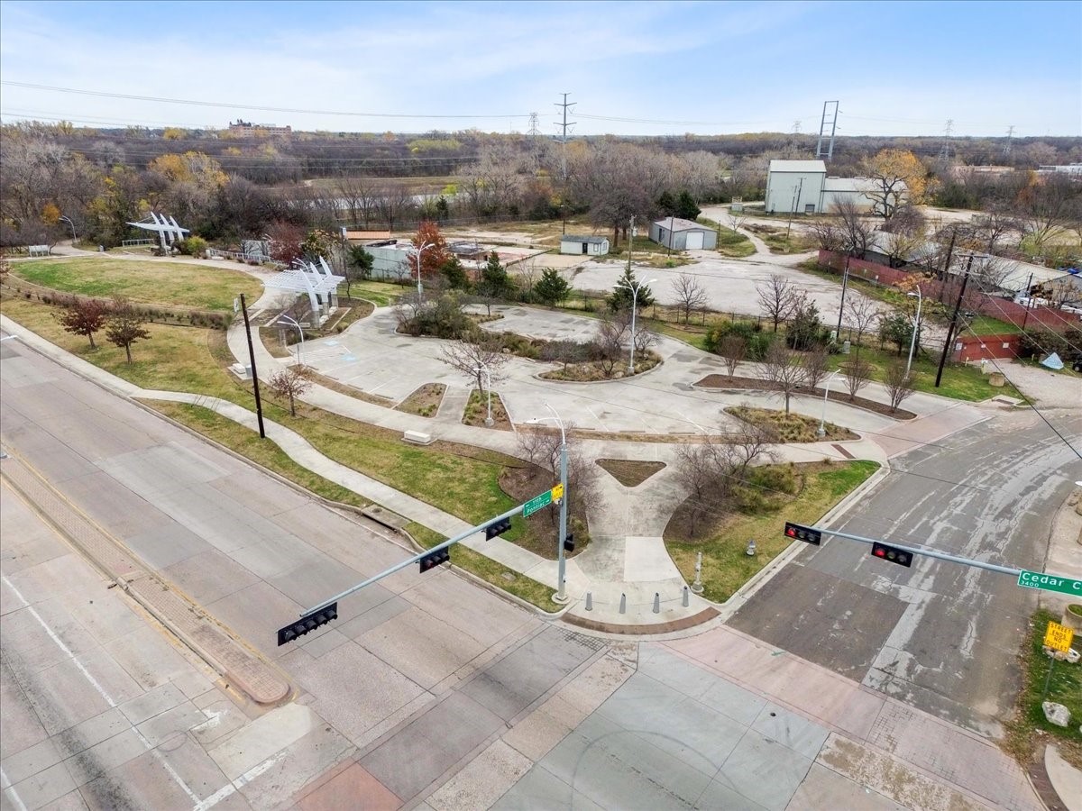 3333 Cedar Crest Boulevard Dallas TX 75203