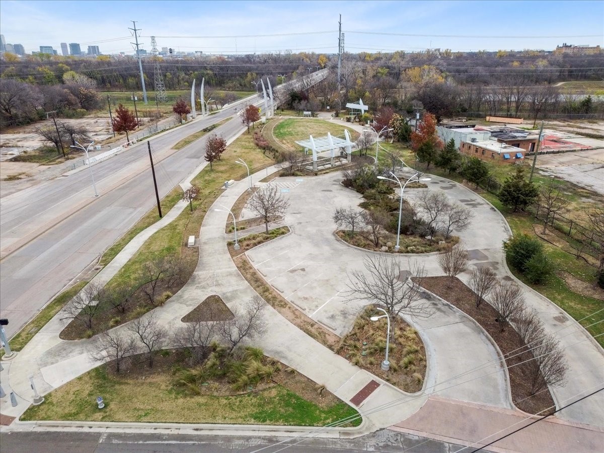 3333 Cedar Crest Boulevard Dallas TX 75203