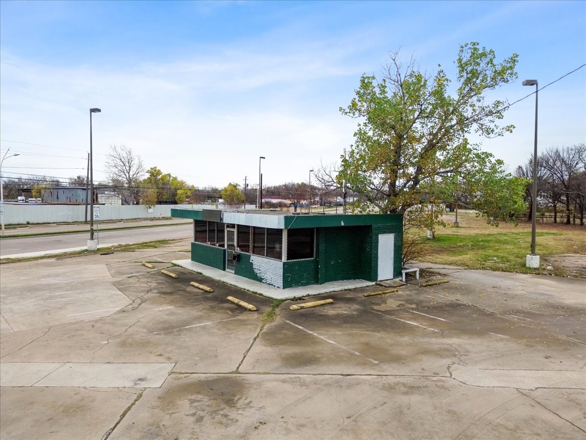 3333 Cedar Crest Boulevard Dallas TX 75203