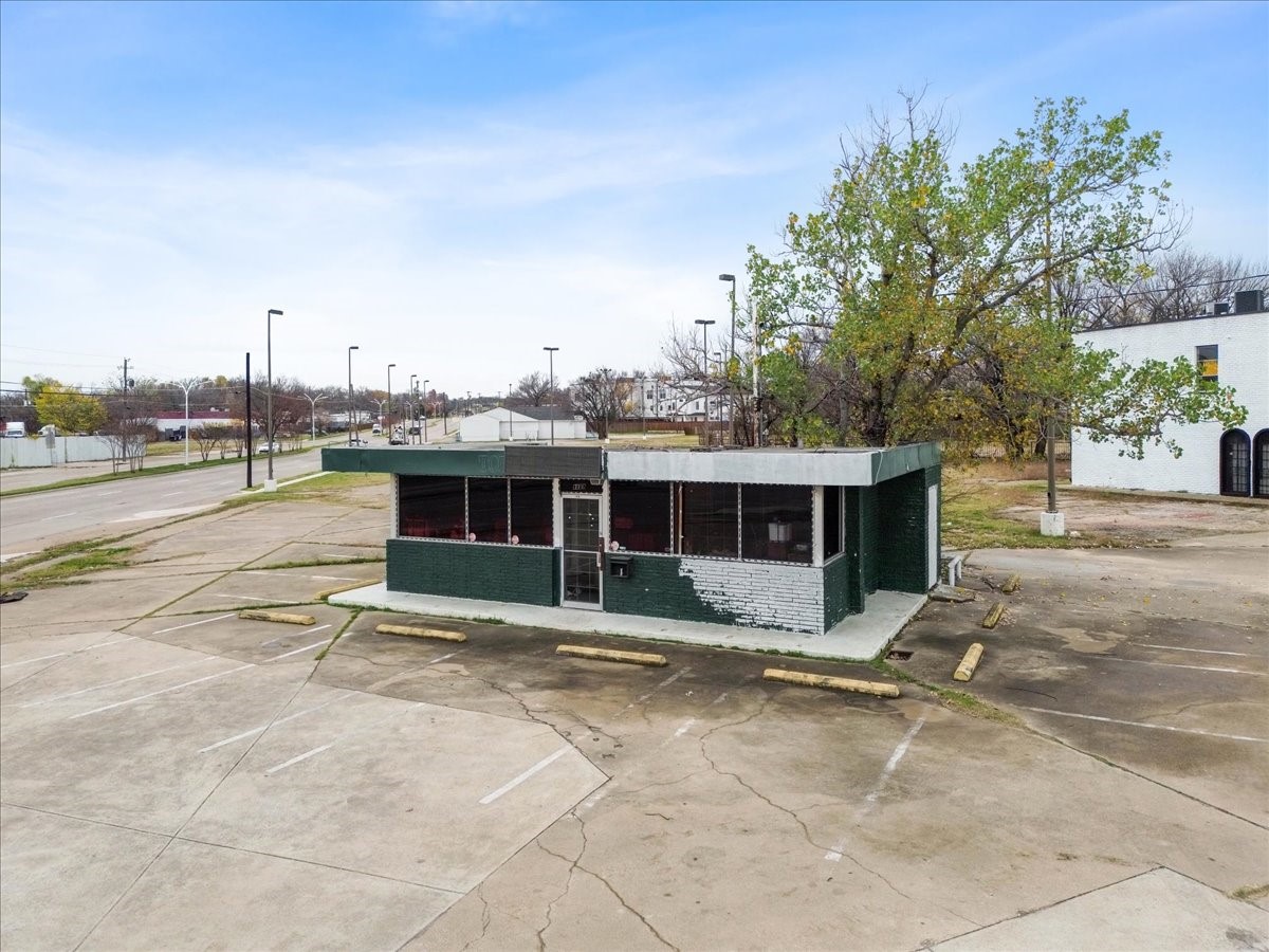 3333 Cedar Crest Boulevard Dallas TX 75203