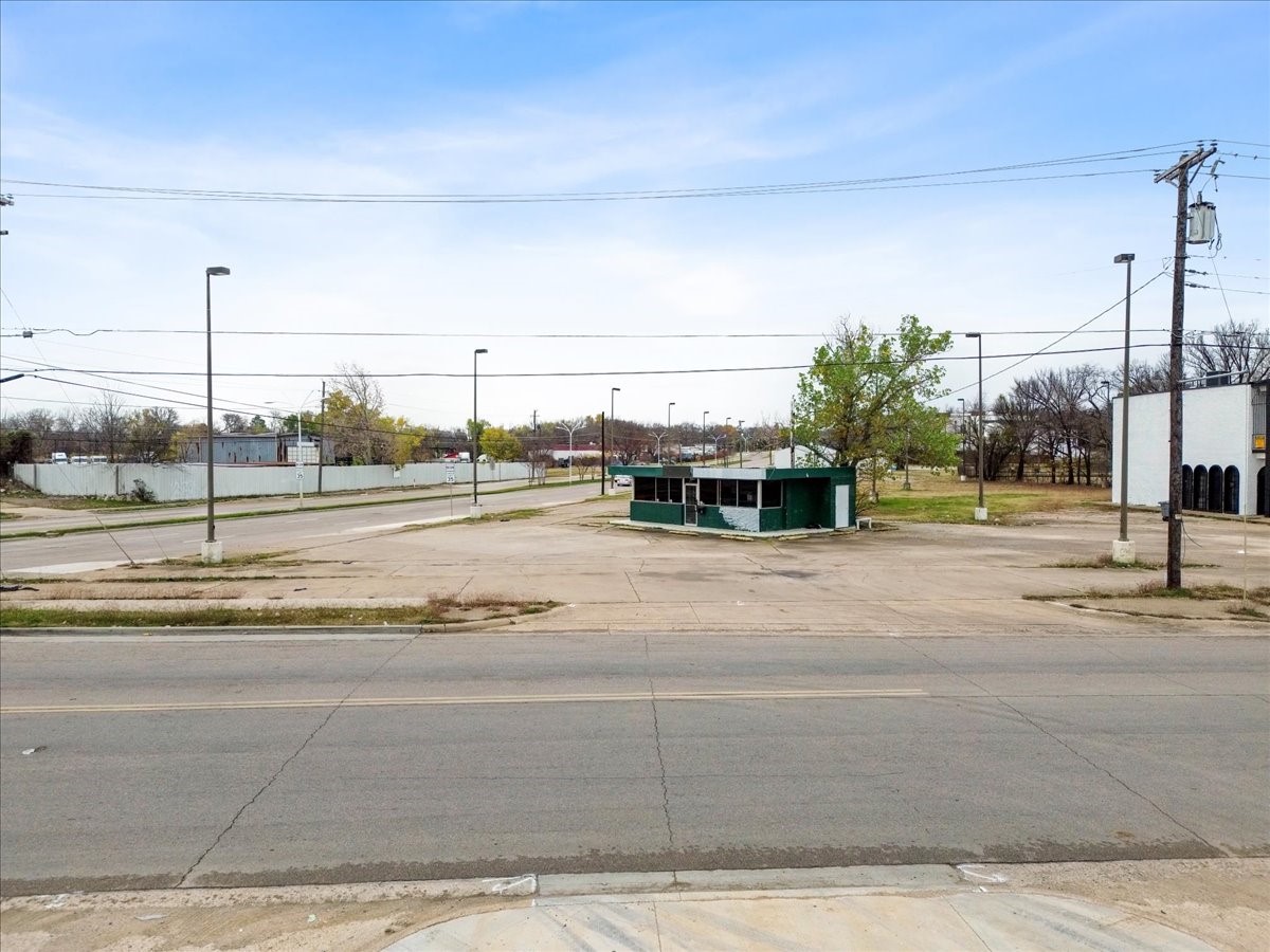 3333 Cedar Crest Boulevard Dallas TX 75203