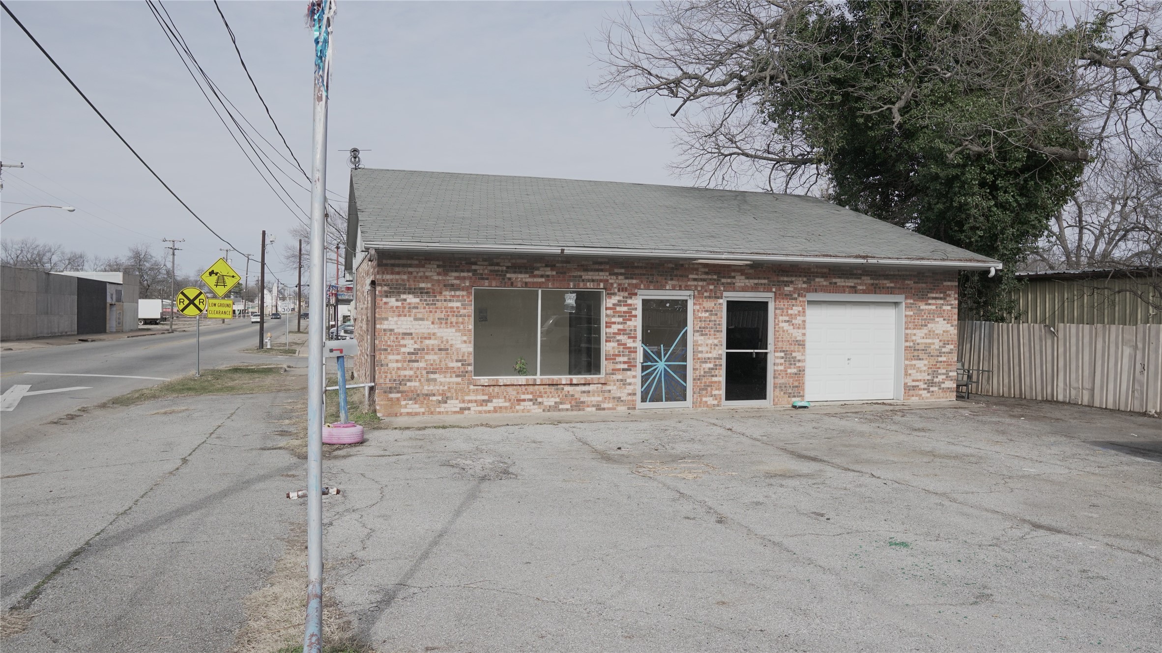 700 S Armstrong Avenue Denison TX 75020