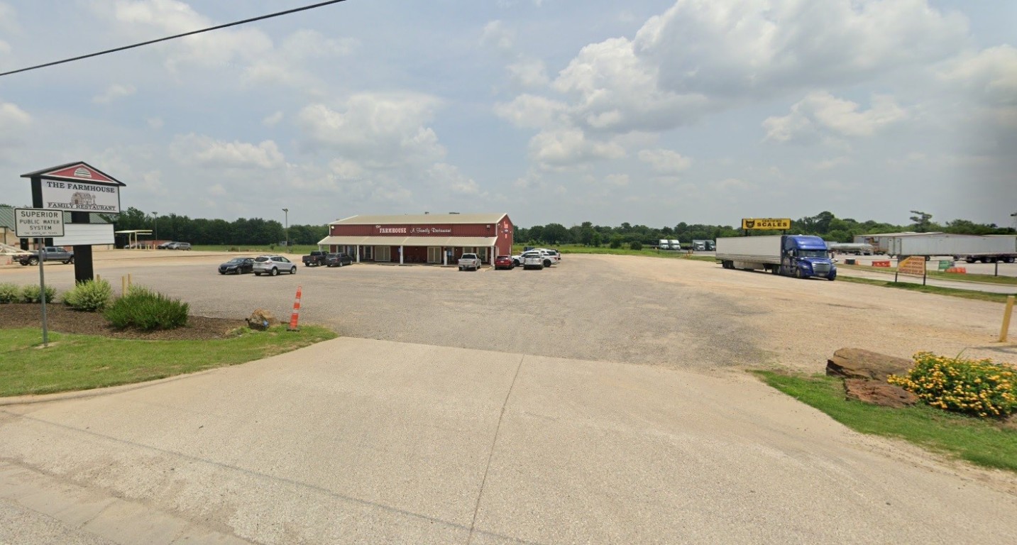 1125 S Oak Street Van TX 75790