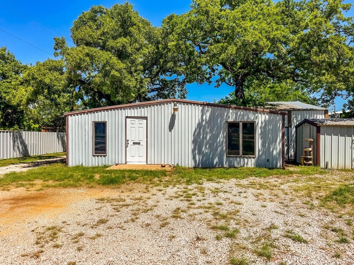 805 W Commerce Street Eastland TX 76448