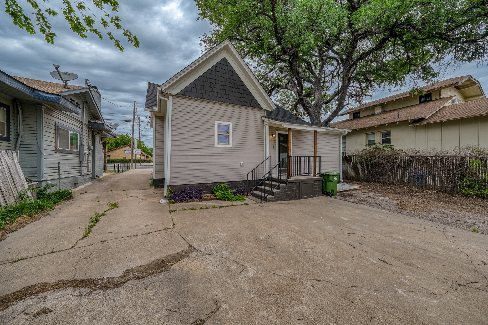 906 E Hubbard Street Mineral Wells TX 76067