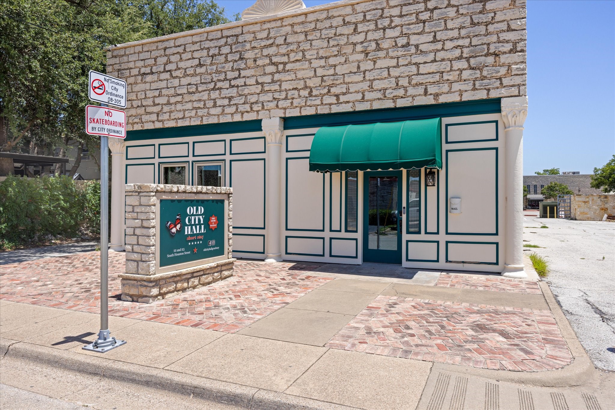 111 S Houston Street Granbury TX 76048