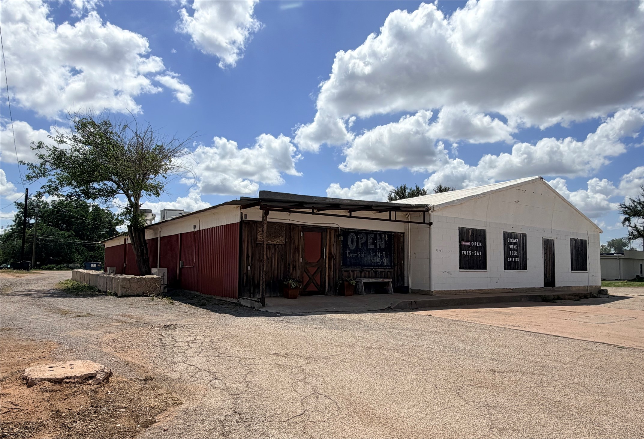 910 N Main Street Seymour TX 76380