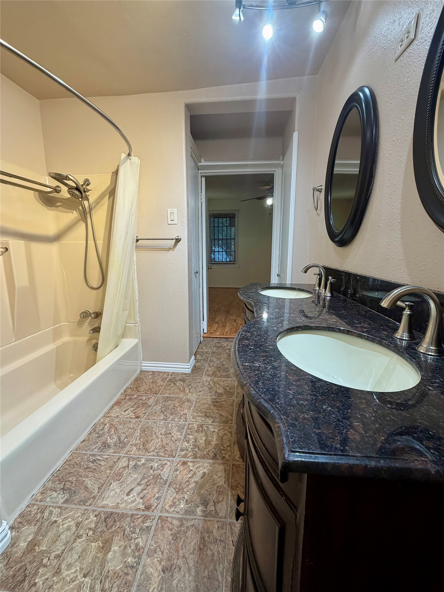611 Crestside Dr Drive Duncanville TX 75137