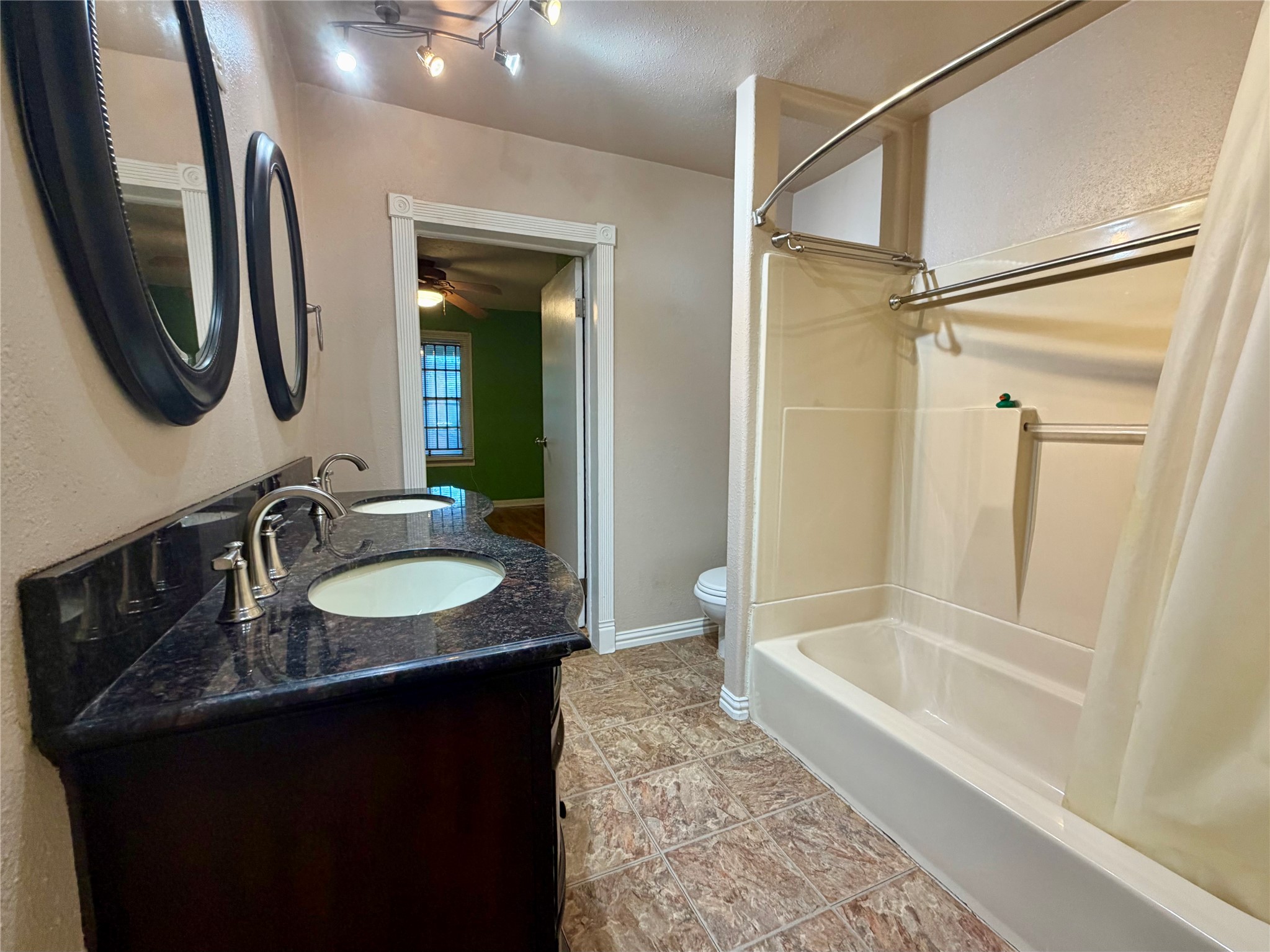 611 Crestside Dr Drive Duncanville TX 75137