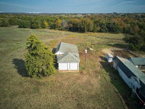 1318 N J Elmer Weaver Freeway Cedar Hill TX 75104
