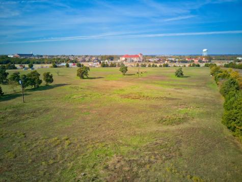 1318 N J Elmer Weaver Freeway Cedar Hill TX 75104