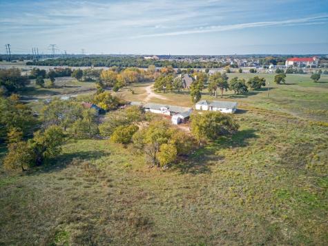 1318 N J Elmer Weaver Freeway Cedar Hill TX 75104