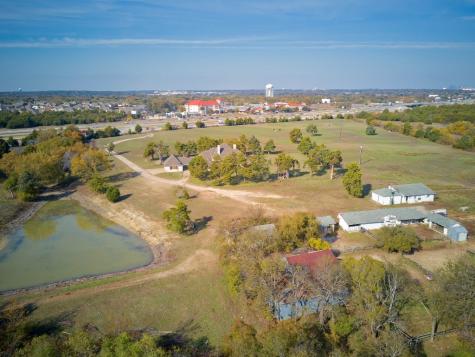 1318 N J Elmer Weaver Freeway Cedar Hill TX 75104
