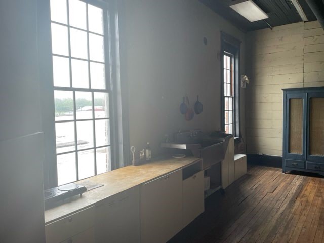 100 E Hubbard Street Lindale TX 75771