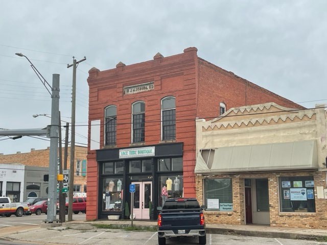 100 E Hubbard Street Lindale TX 75771