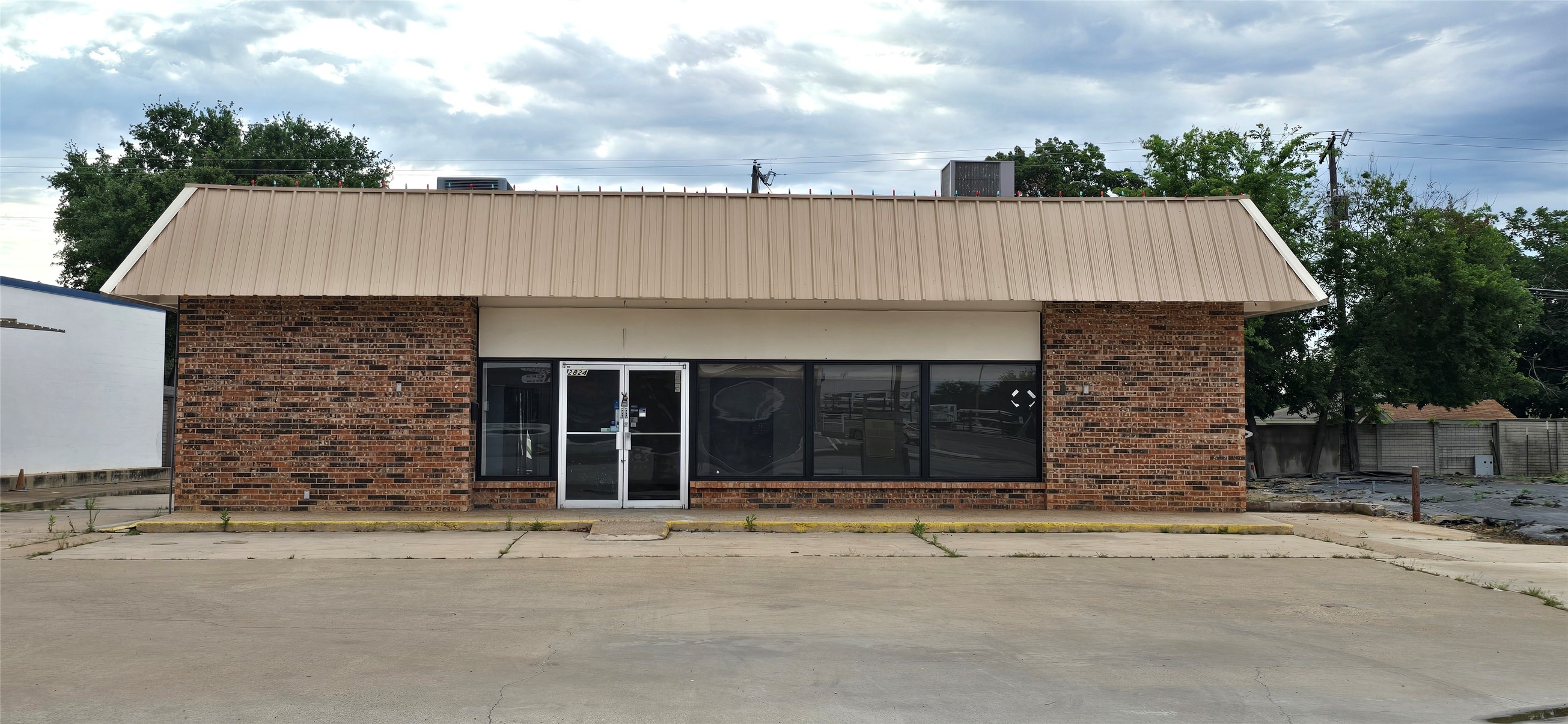 2824 Brown Trail Bedford TX 76021