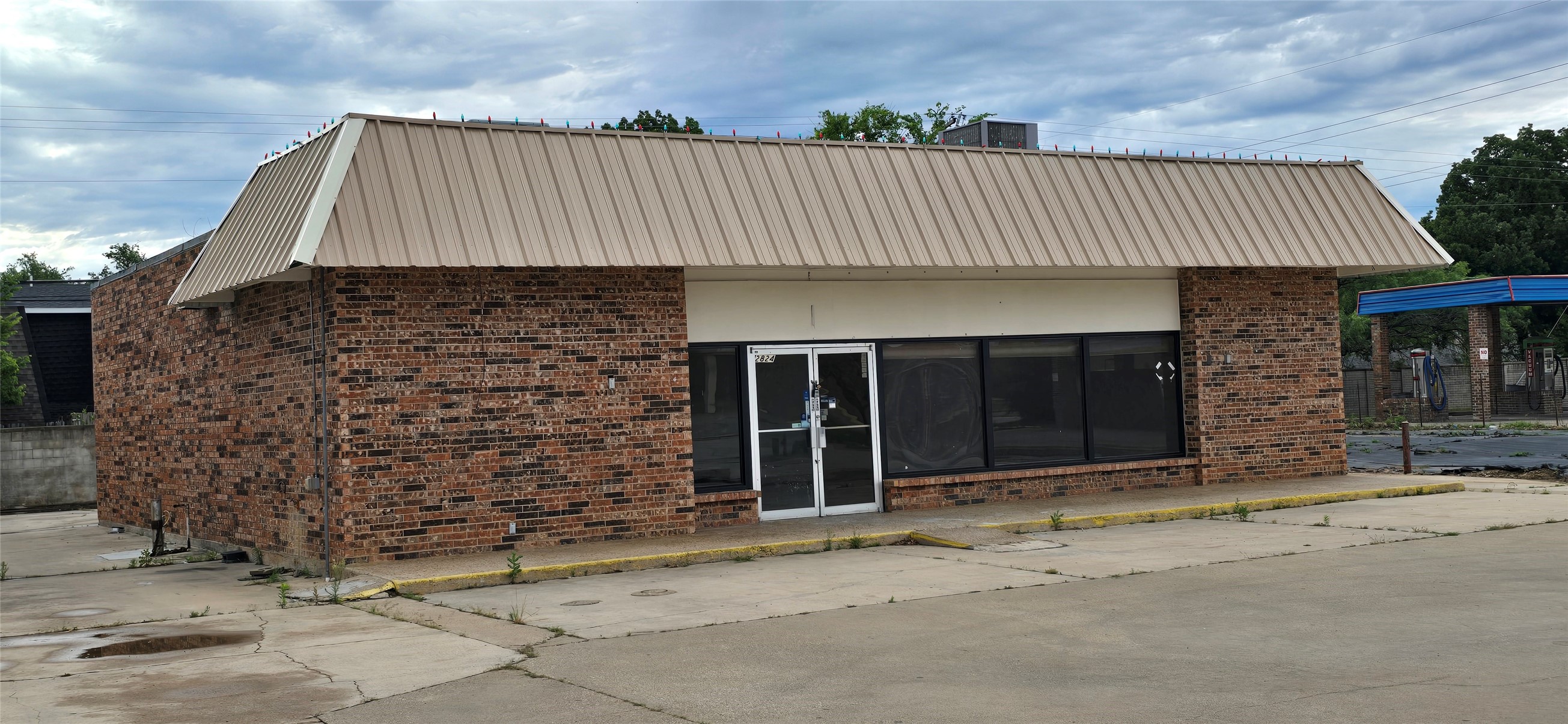 2824 Brown Trail Bedford TX 76021
