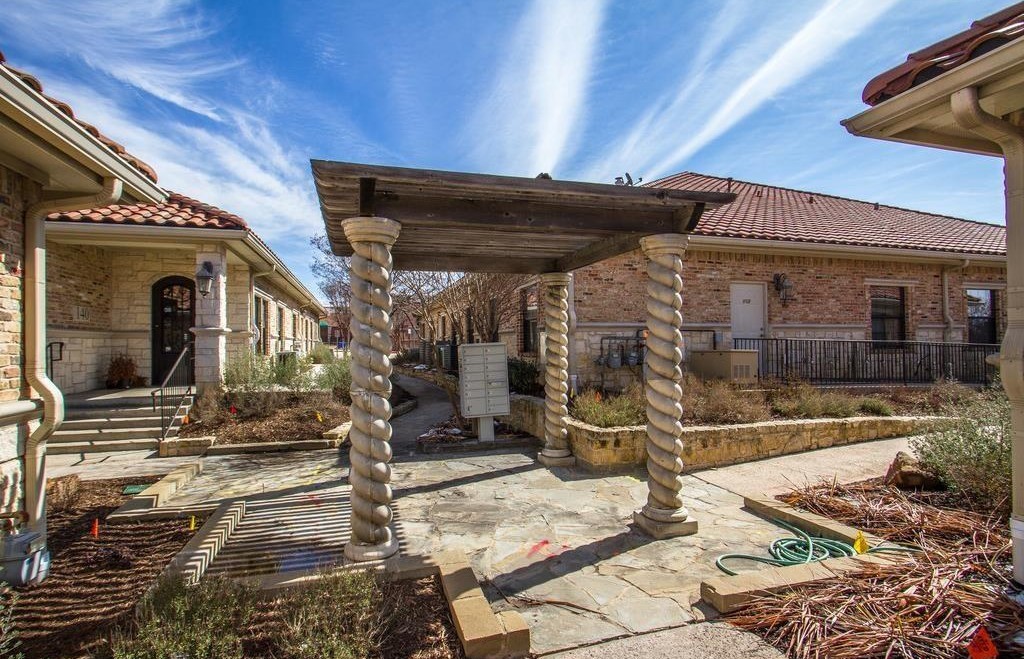 1135 Kinwest Parkway Irving TX 75063