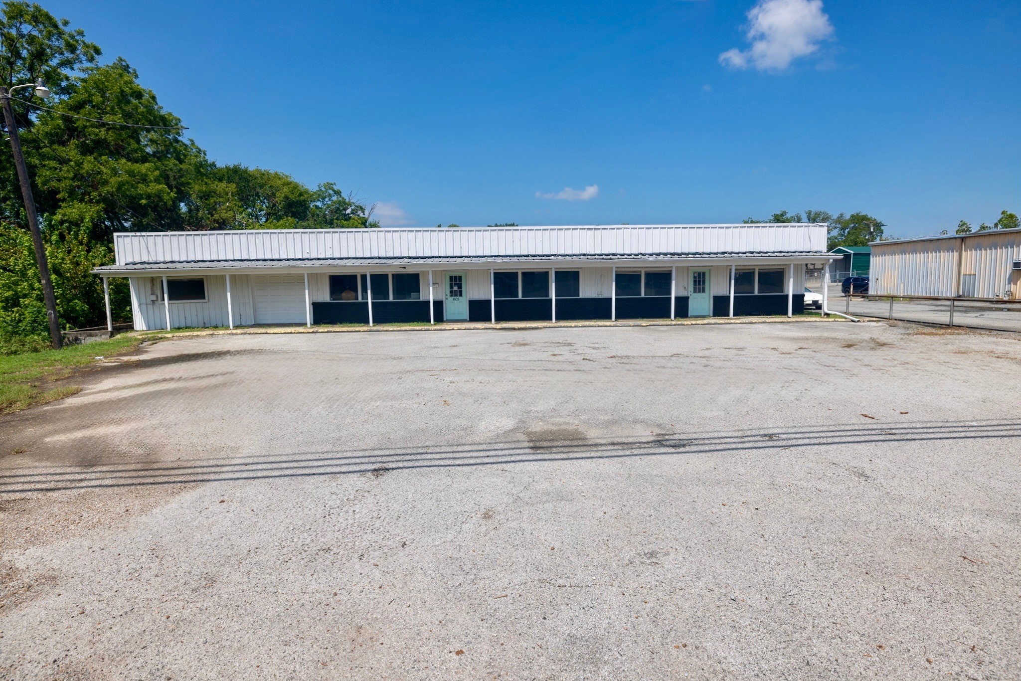 1605 N Center Street Bonham TX 75418
