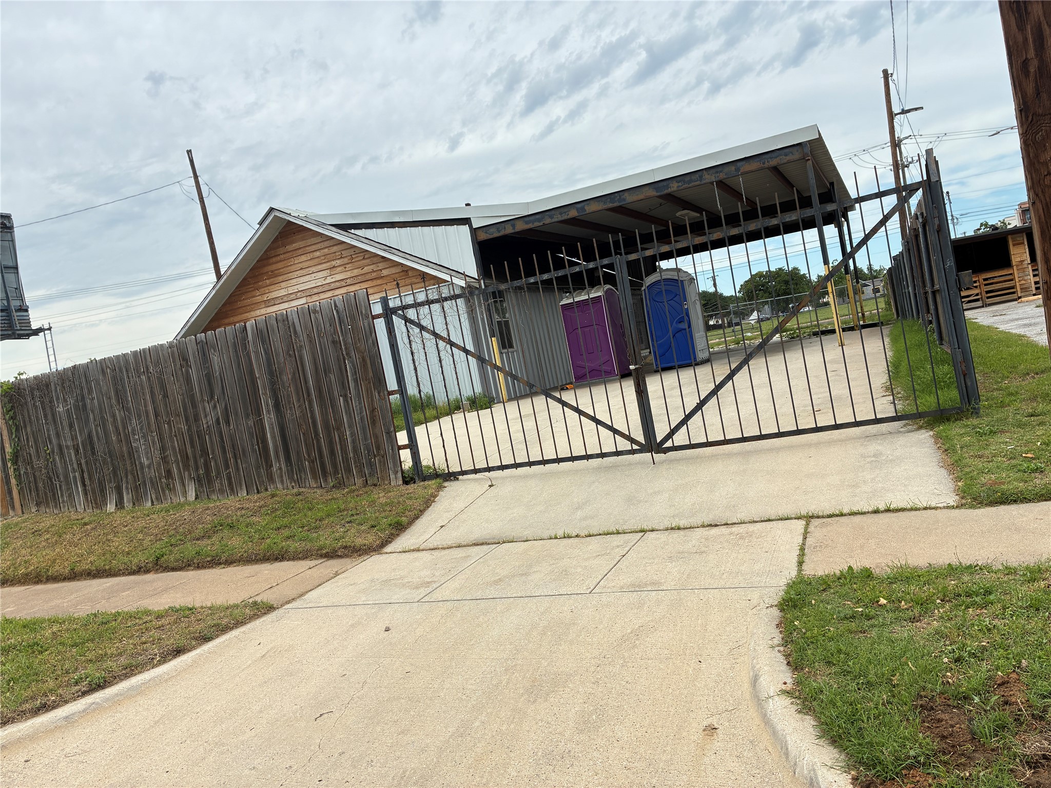 2800 E Belknap Fort Worth TX 76111