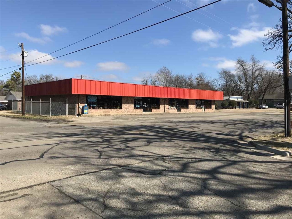 2246 Bonham Street Paris TX 75460