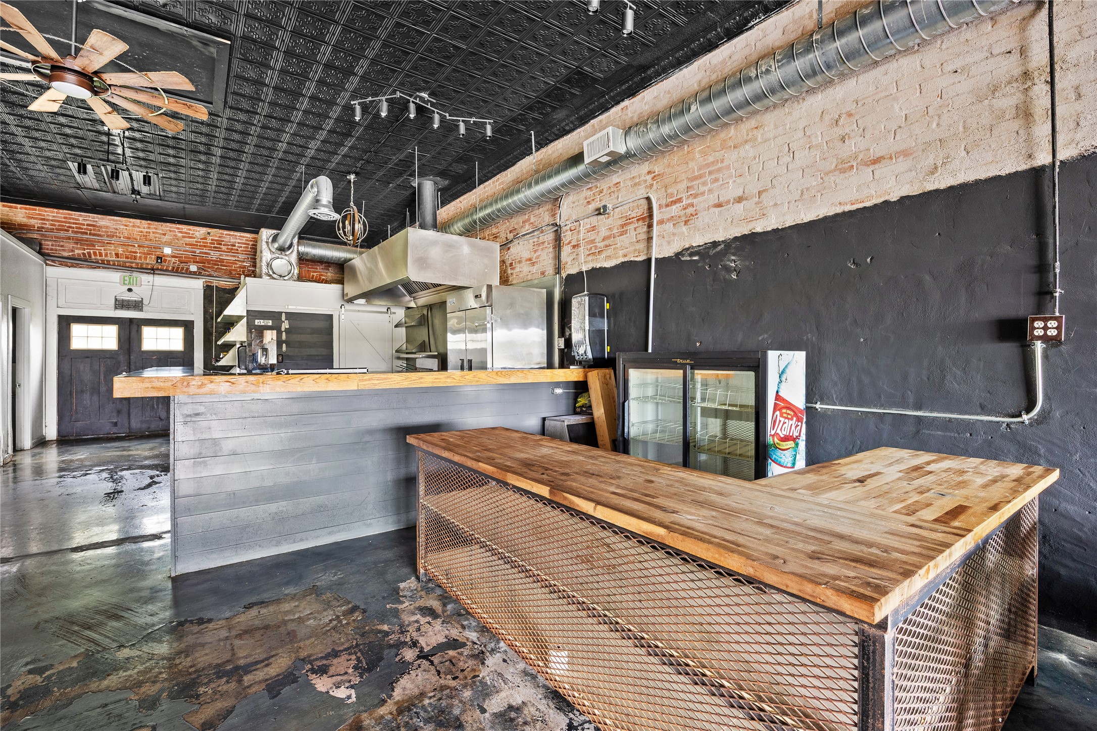 112 Gassaway Avenue Lott TX 76656
