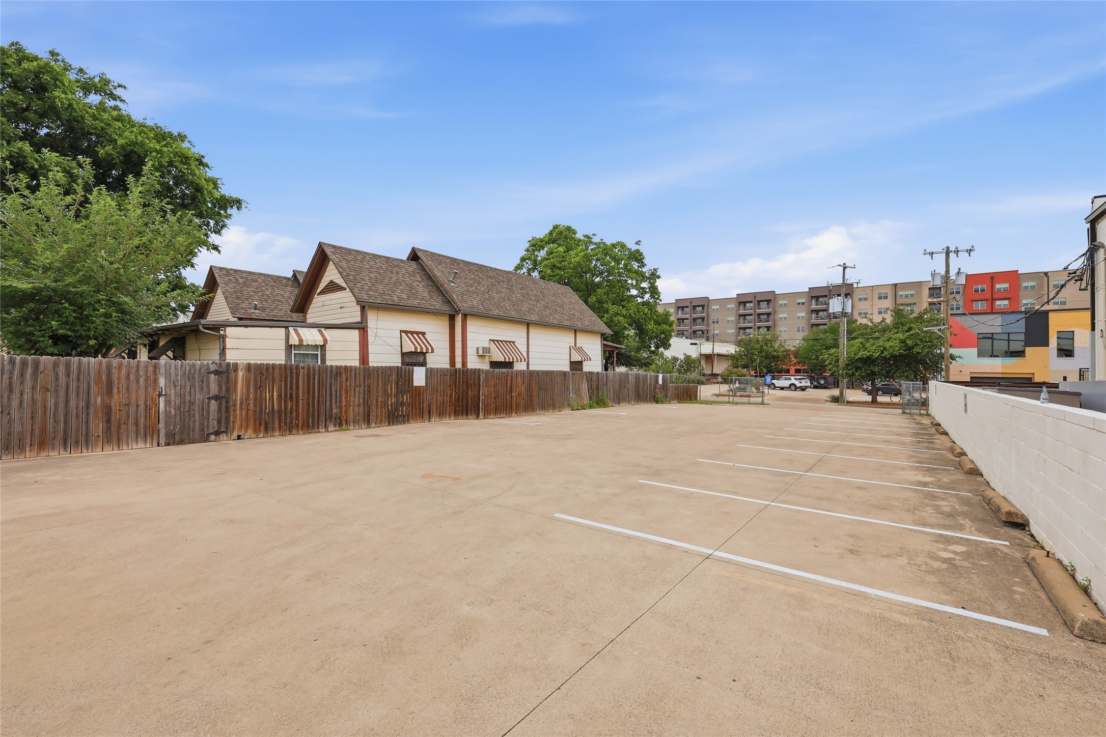 810 S Main Street Fort Worth TX 76104