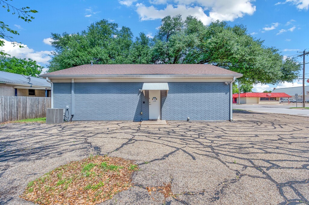 706 W 5th Street Clifton TX 76634