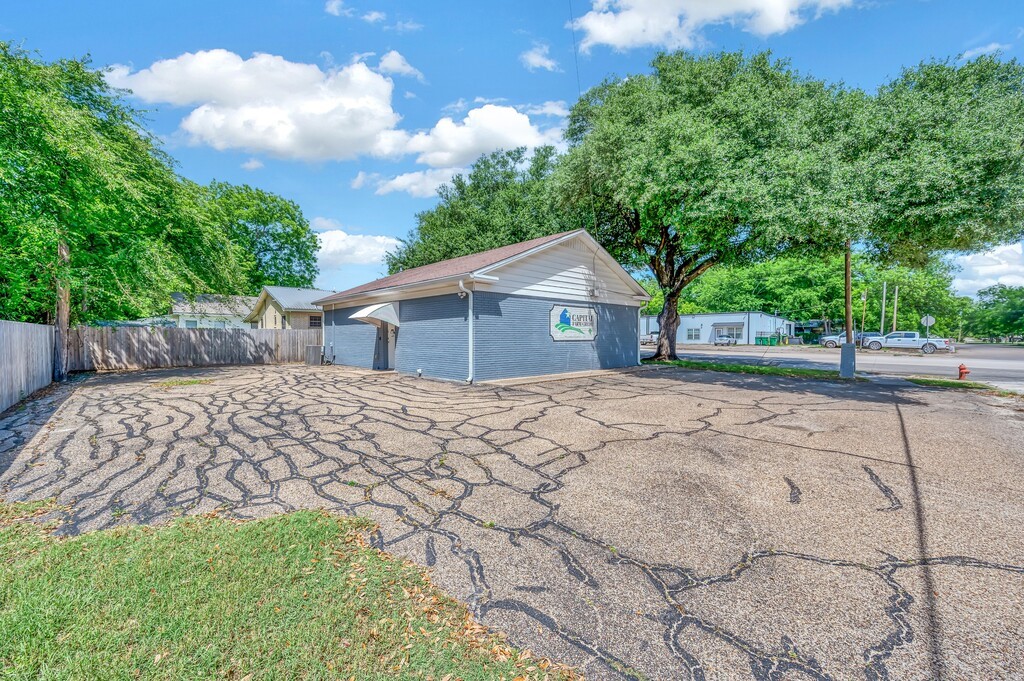 706 W 5th Street Clifton TX 76634