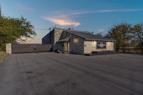 1806 W Pearl Street Granbury TX 76048