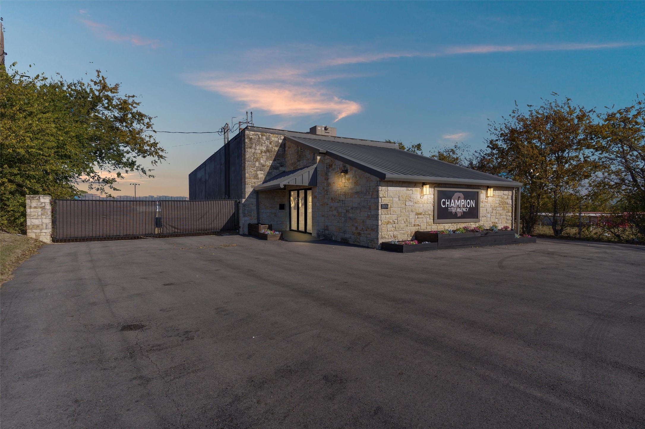 1806 W Pearl Street Granbury TX 76048