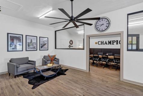 1806 W Pearl Street Granbury TX 76048