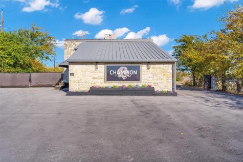 1806 W Pearl Street Granbury TX 76048