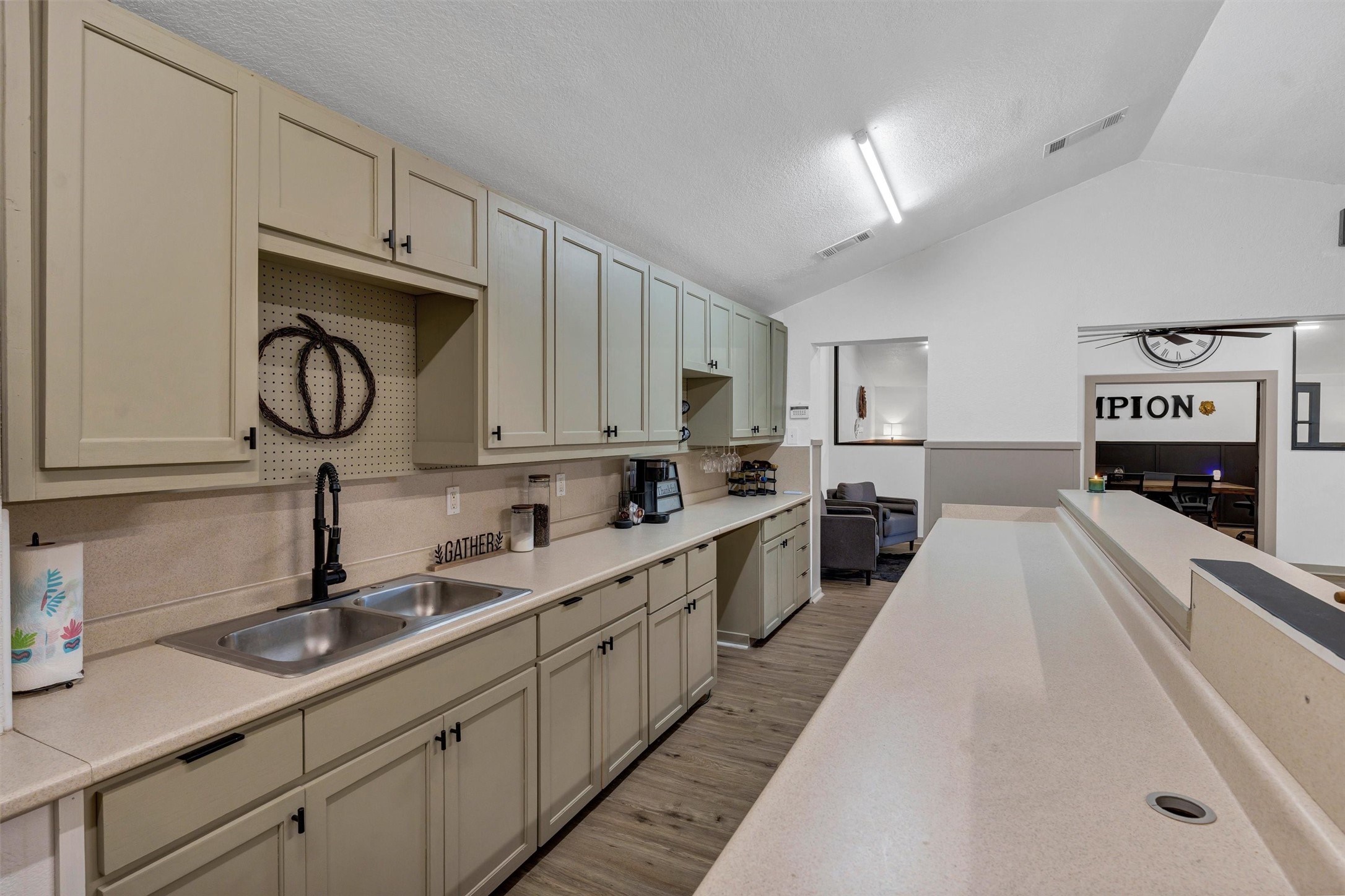 1806 W Pearl Street Granbury TX 76048