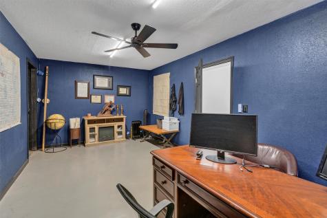 1806 W Pearl Street Granbury TX 76048