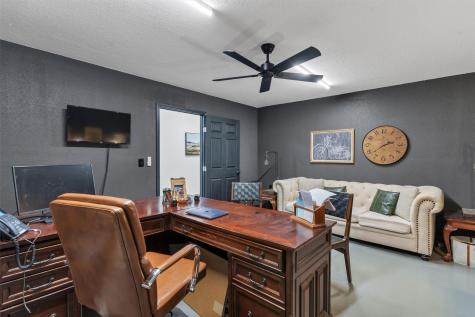 1806 W Pearl Street Granbury TX 76048