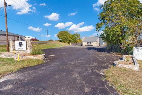 1806 W Pearl Street Granbury TX 76048