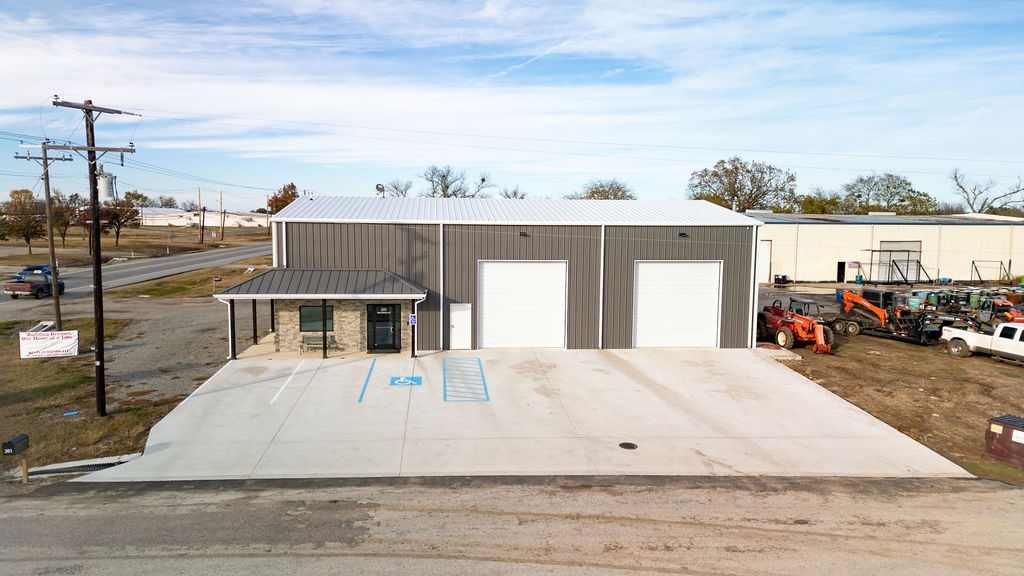 201 Industrial Street Highway Bonham TX 75418