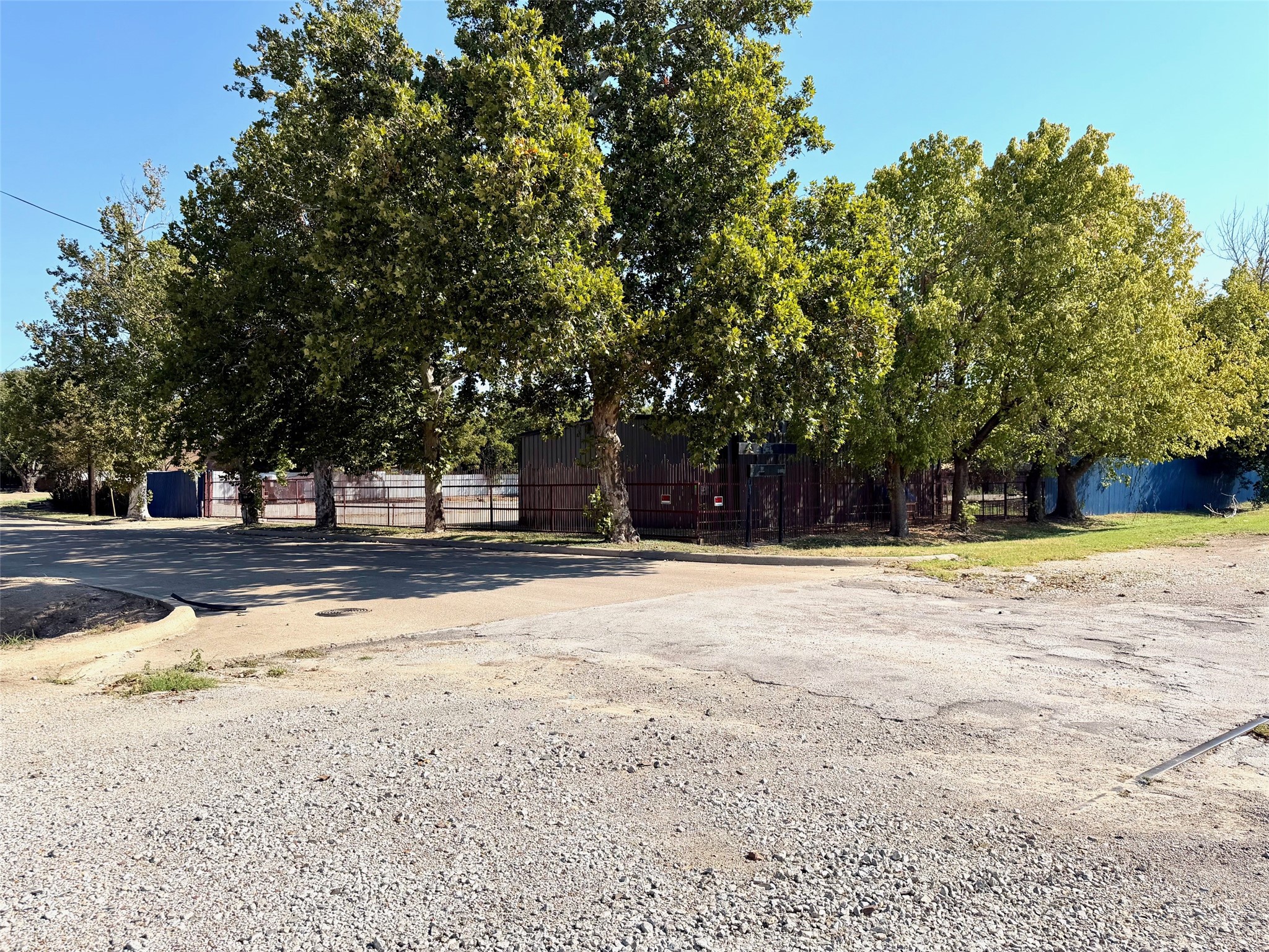 614 N Crockett Street Granbury TX 76048