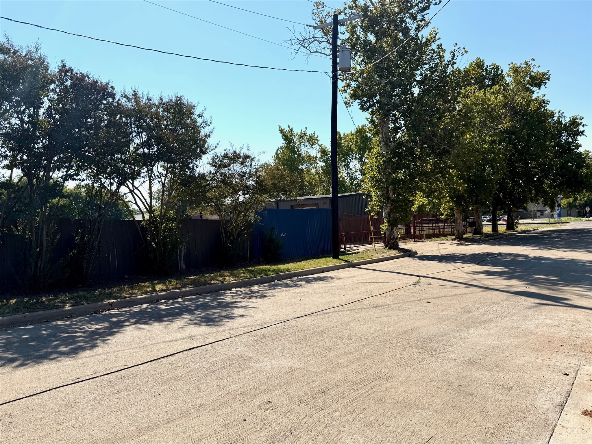 614 N Crockett Street Granbury TX 76048