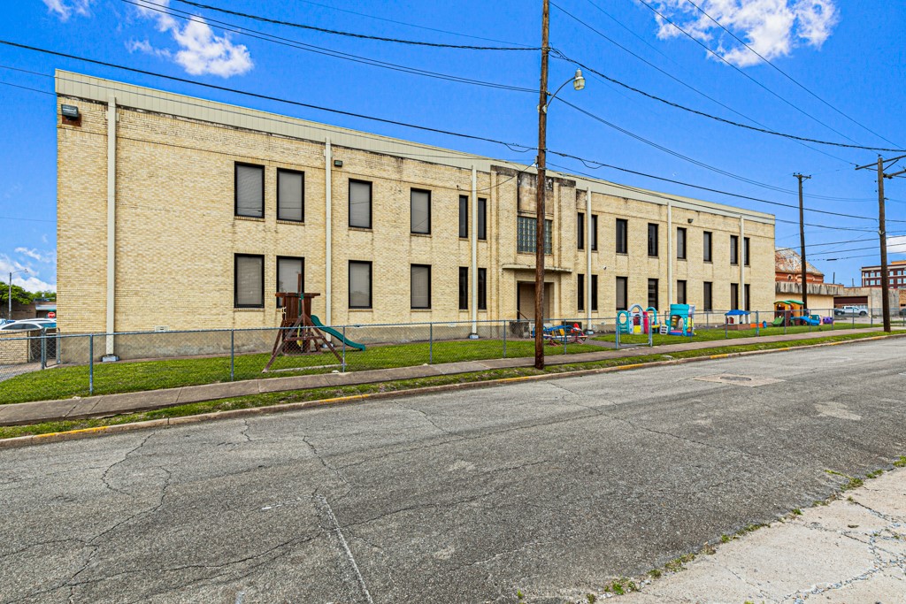 2703 Wesley Street Greenville TX 75401