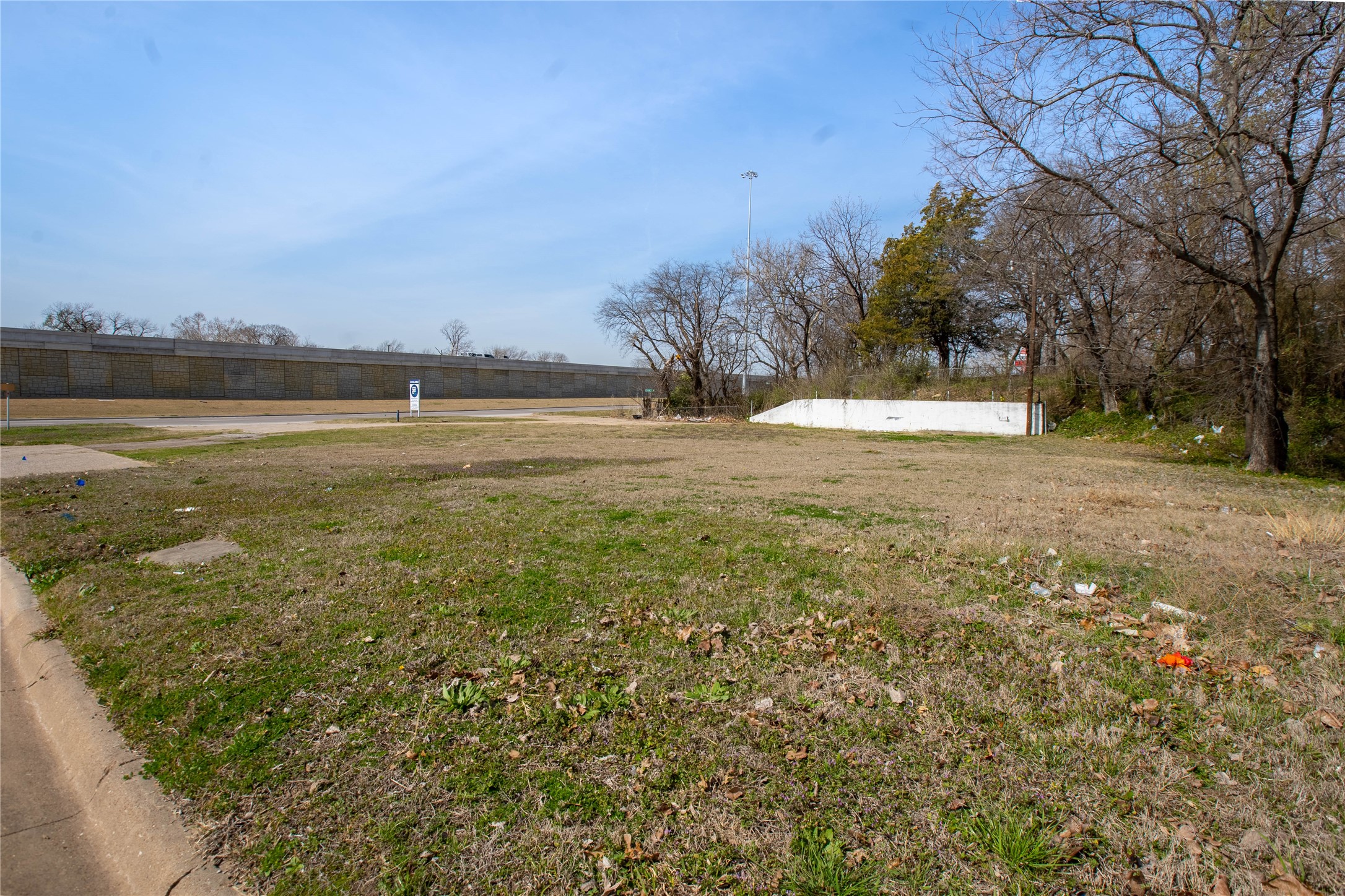 323 S Sam Rayburn Freeway Sherman TX 75090