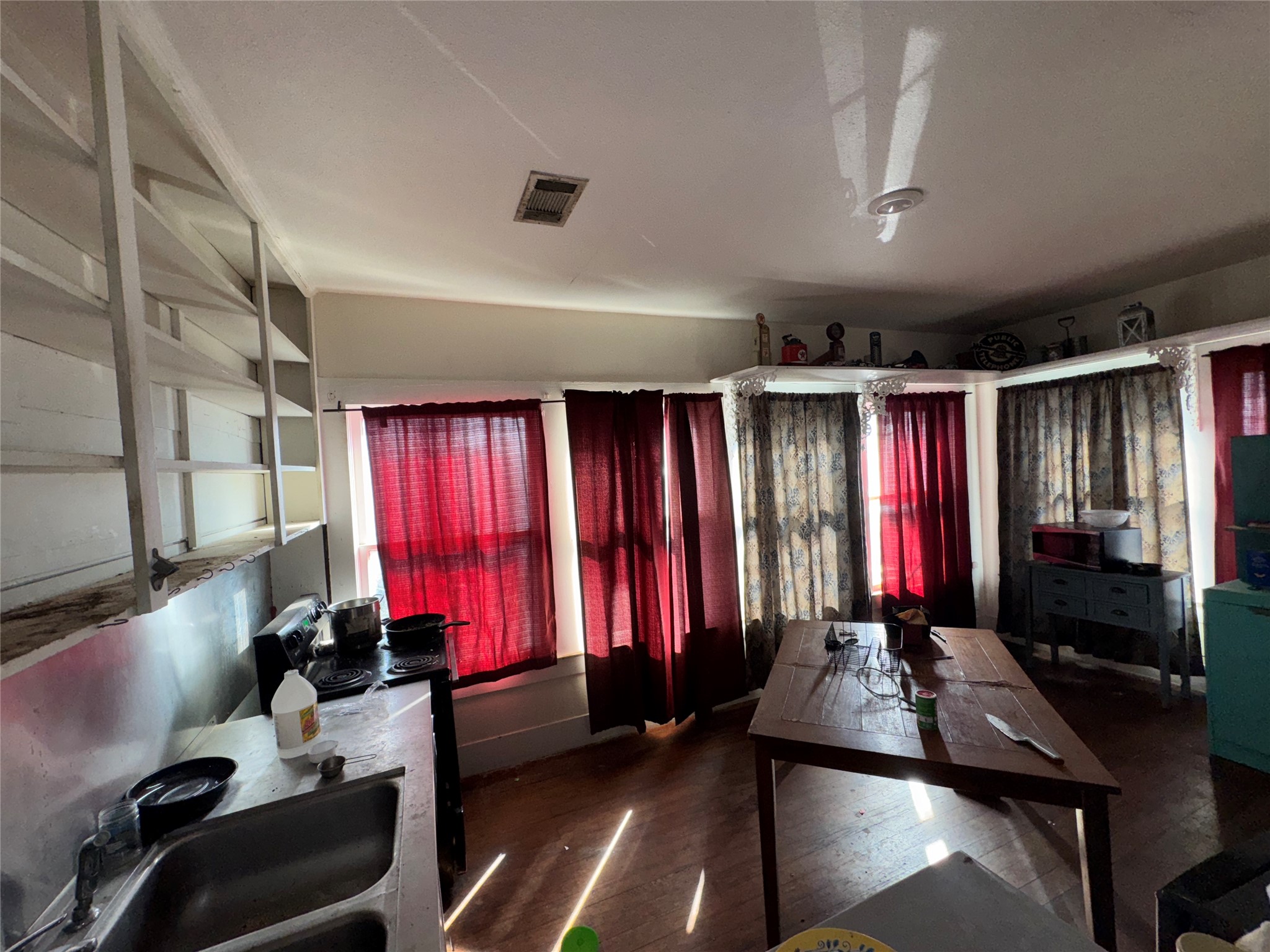 505 S Washington Street Kaufman TX 75142