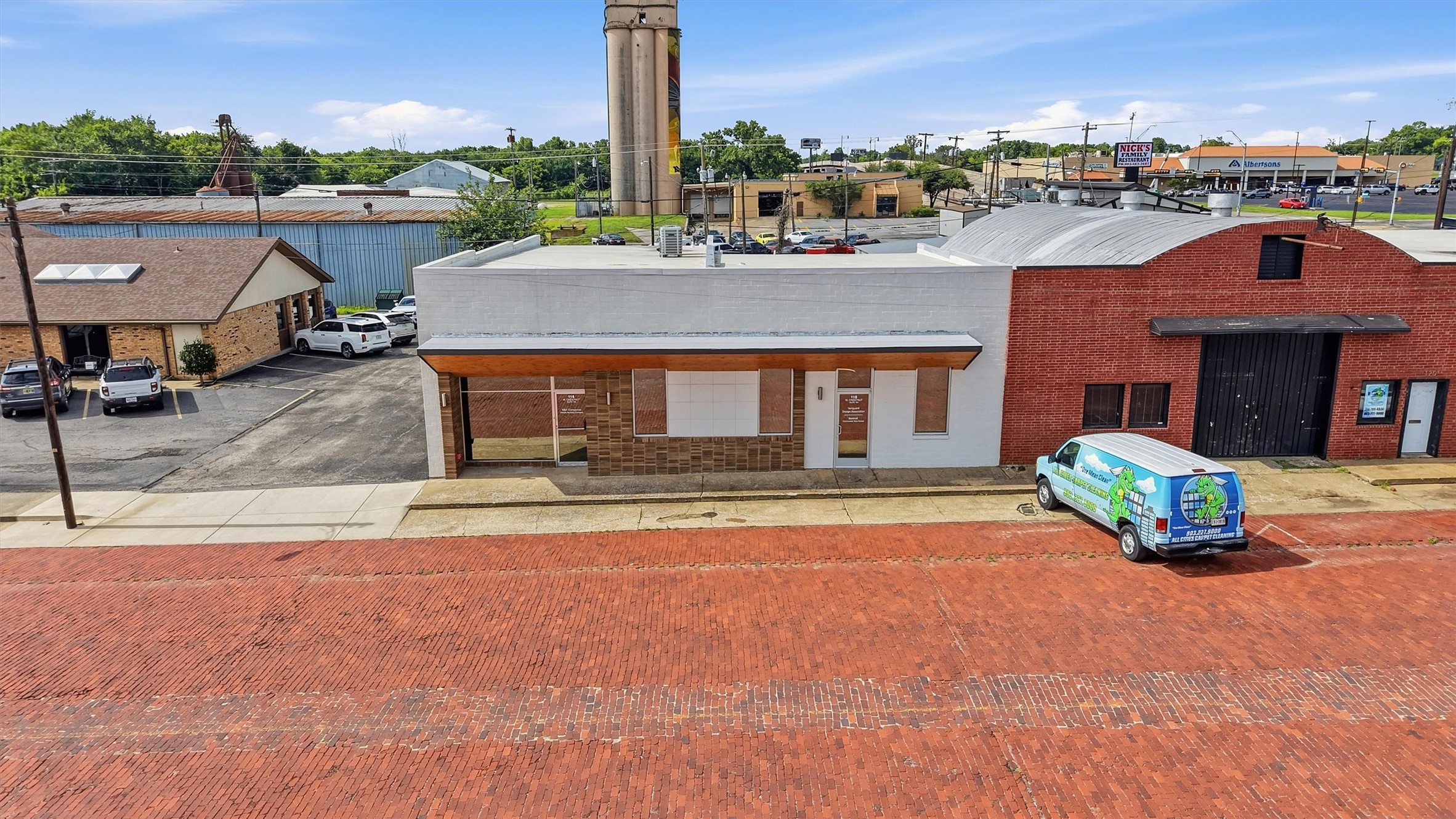 118 W Chestnut Street Denison TX 75021