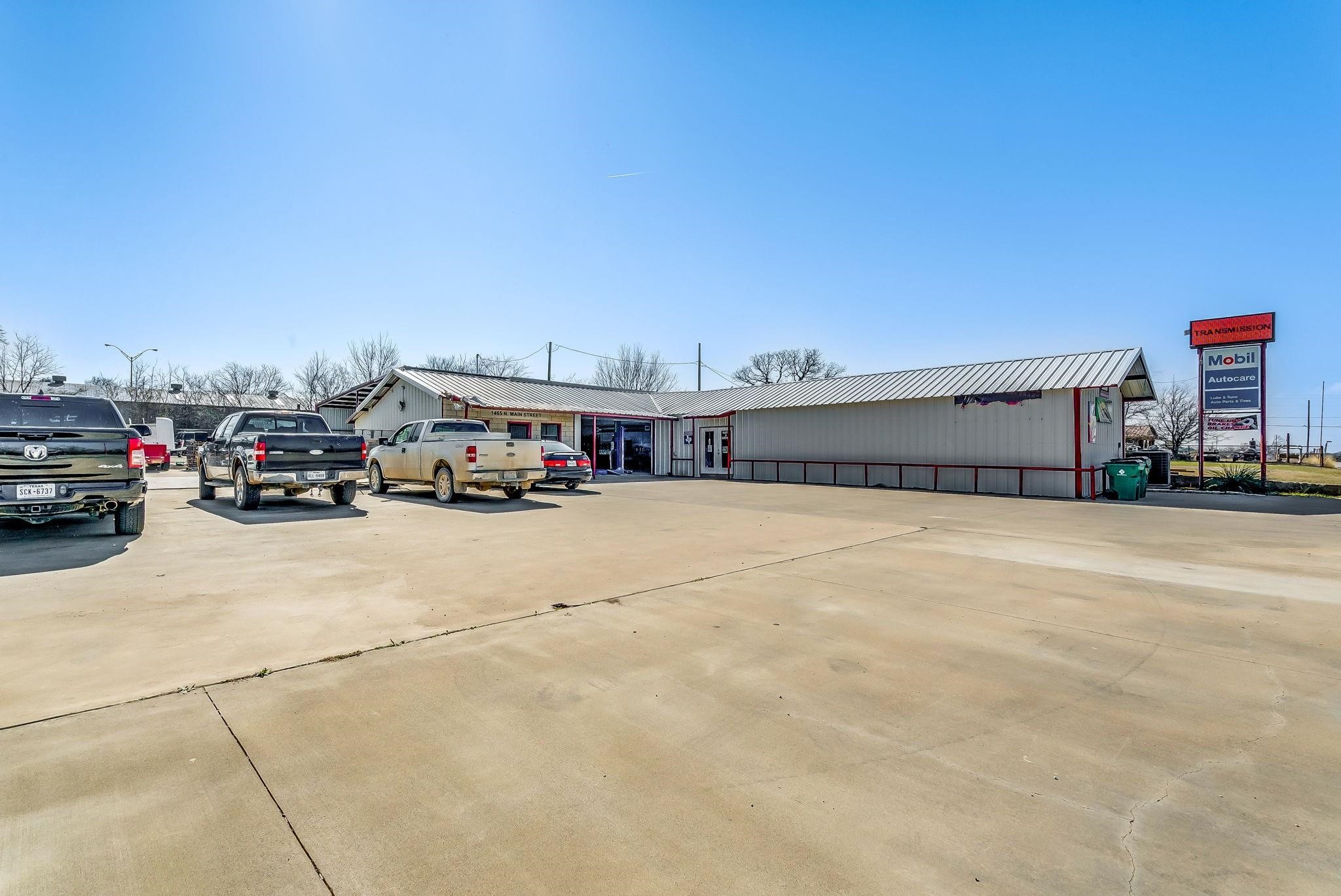 1465 N Main Street Jacksboro TX 76458