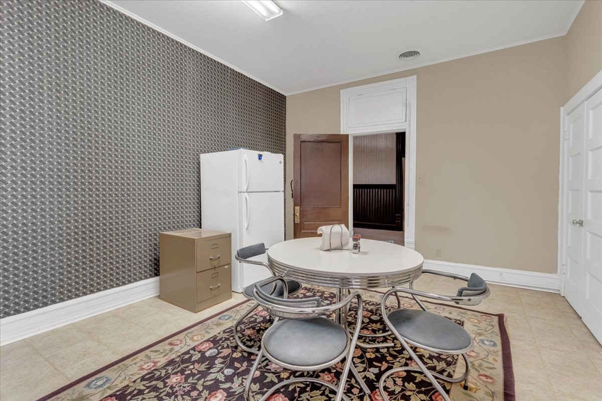 109-111 N Travis Street Sherman TX 75090