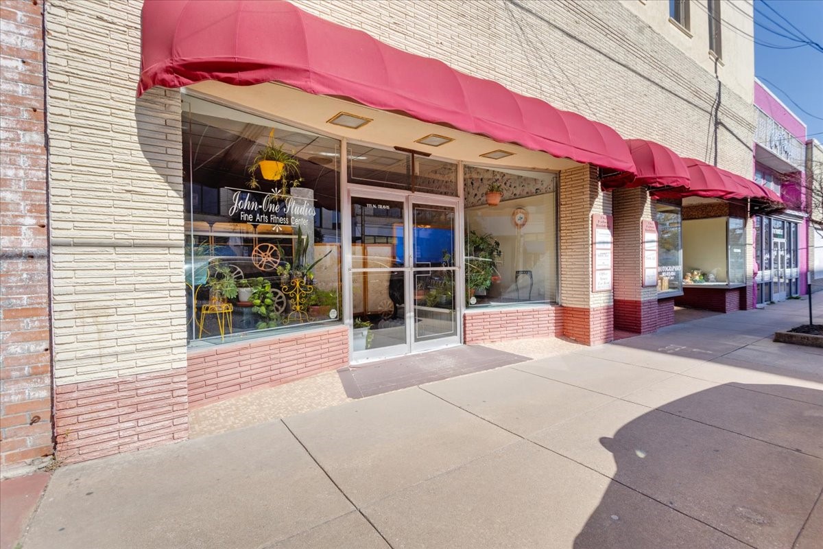 109-111 N Travis Street Sherman TX 75090